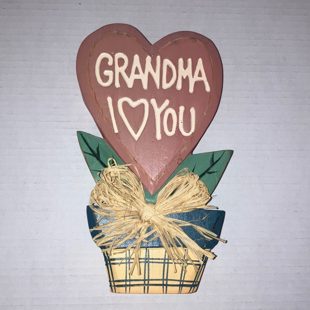 Vintage Pink 'Grandma I ♥ You' Painted‎ Wooden Heart Standing Plaque with Bow